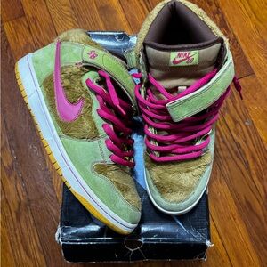 Size 13US Nike SB Dunk Mid Mama Bear